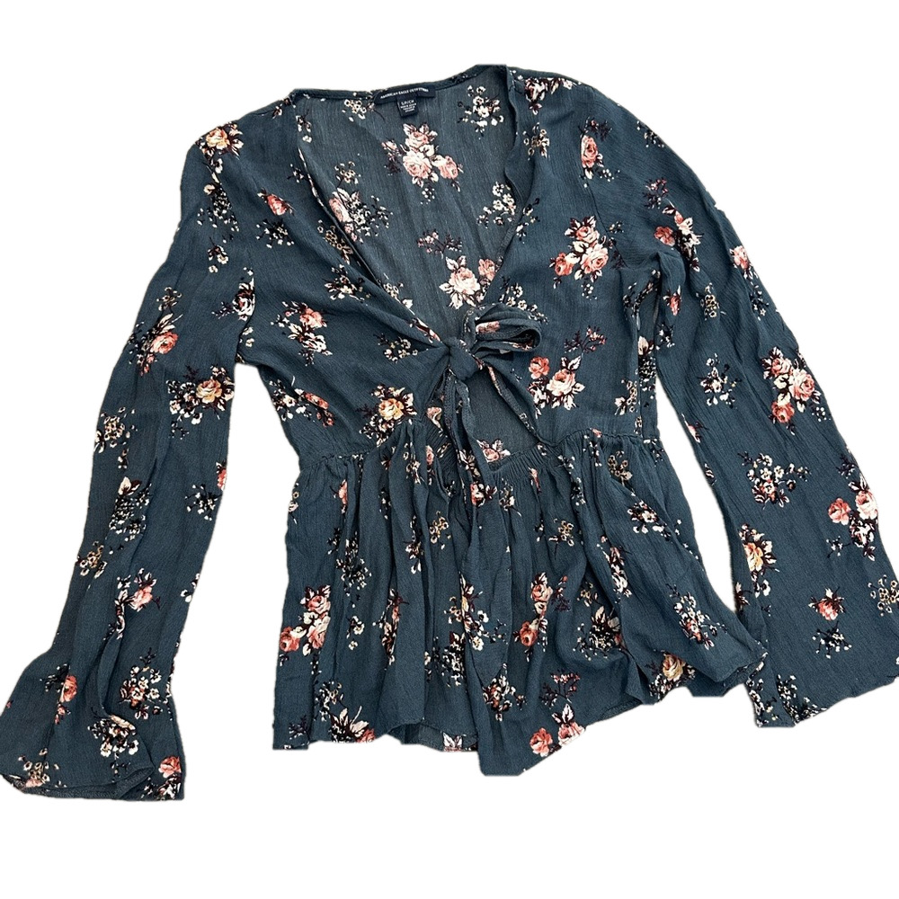AMERICAN EAGLE Flowy floral long sleeve top size S
